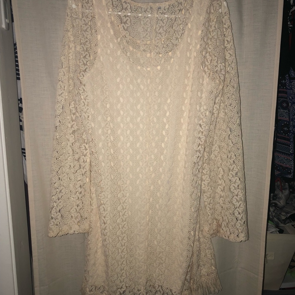 Super cute lace dress! - Picture 3 of 3